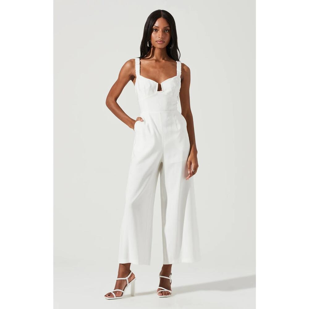 ASTR THE LABEL VERSAILLES SLEEVELESS JUMPSUIT - Small - Vanilla - EUC